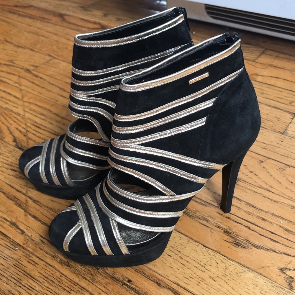 GF FERRÉ black platform heels